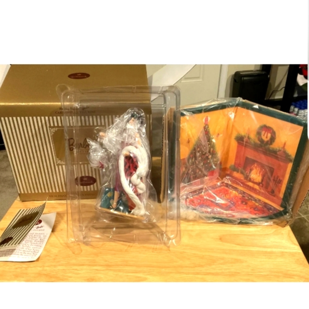 Hallmark holiday voyage figurine